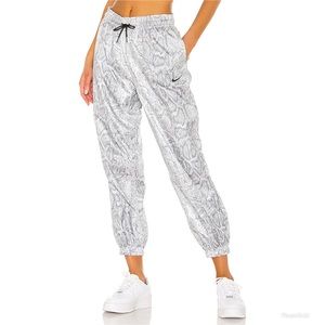 Nike Loose Fit Joggers